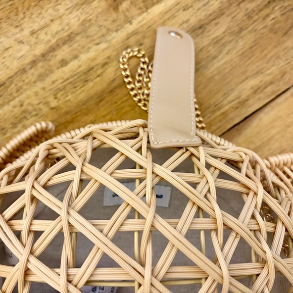 Tommy Bahama Viral “Turtle Time” Purse with Gold Chain Accessory - Picture 11 of 12